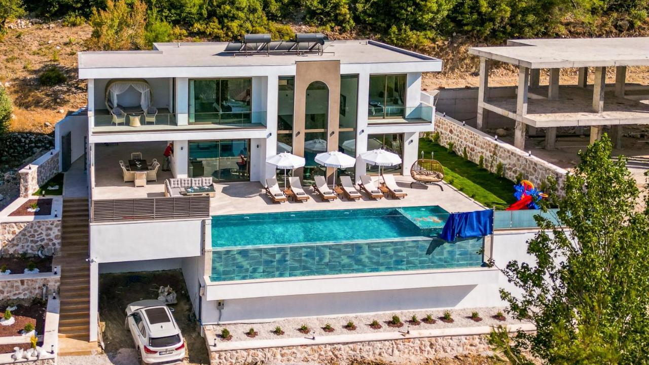 Villa Taha *